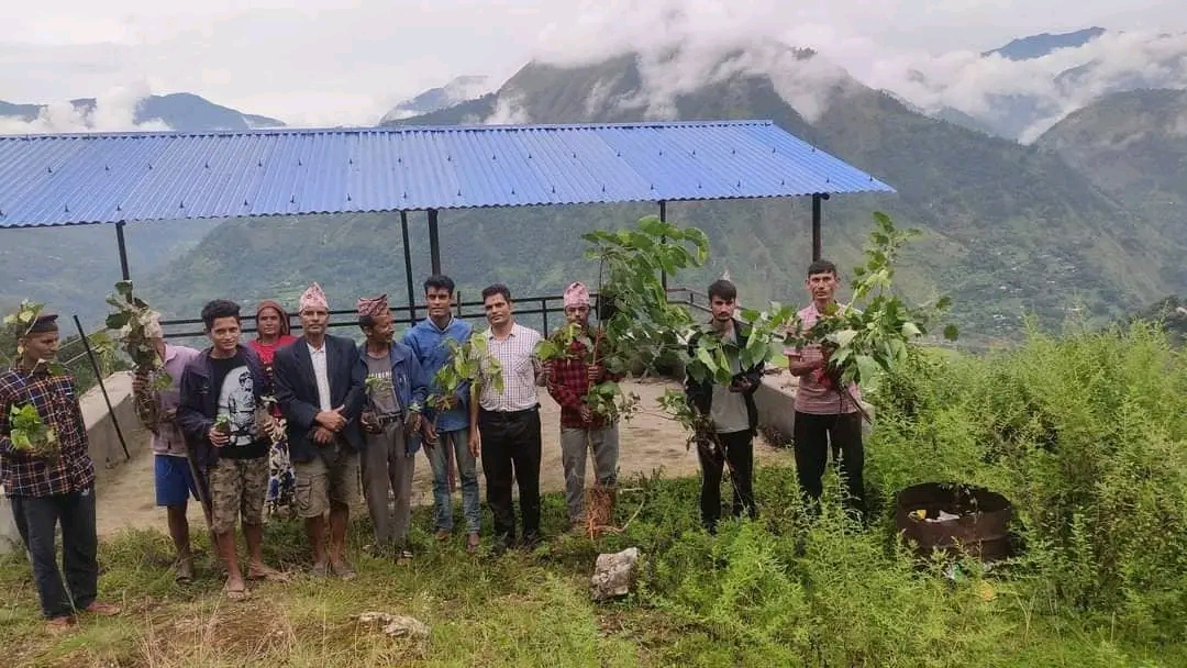 पर्वतको बराचौरमा अबस्थित  धार्मिक तथा पर्यटकीय स्थल शितल गुफा परिसरमा बृक्षरोपण